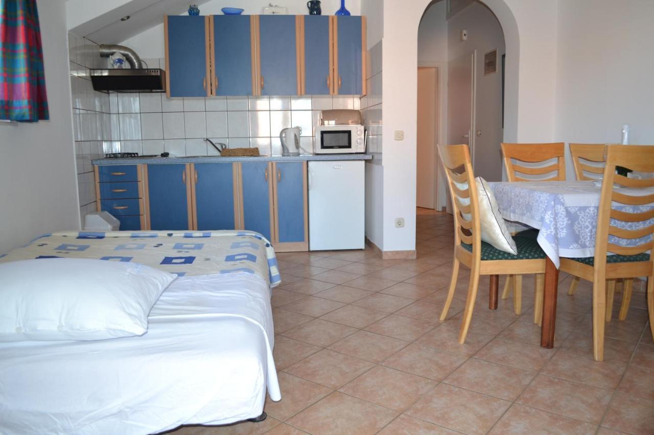 Apartments Lucija Srima Ngoại thất bức ảnh