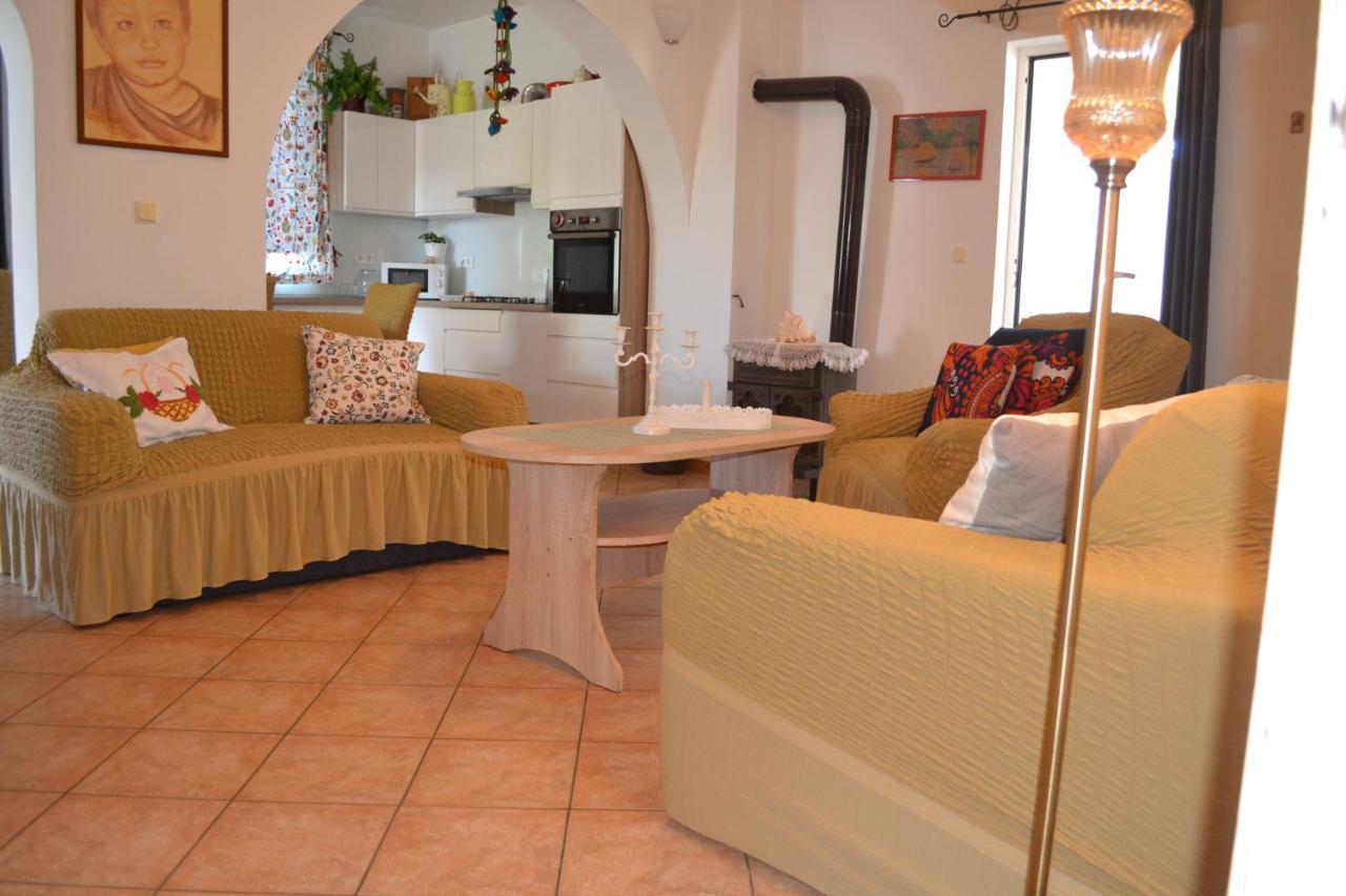 Apartments Lucija Srima Ngoại thất bức ảnh