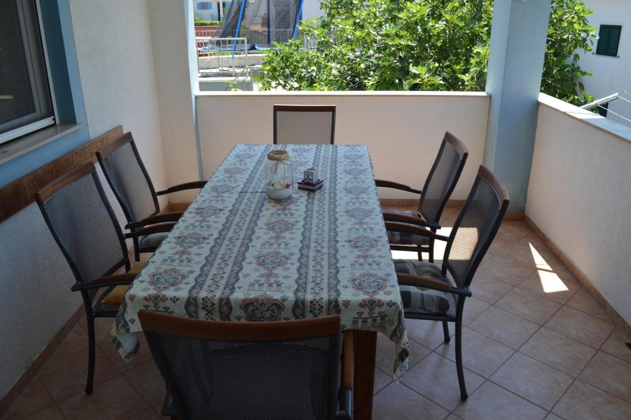 Apartments Lucija Srima Ngoại thất bức ảnh